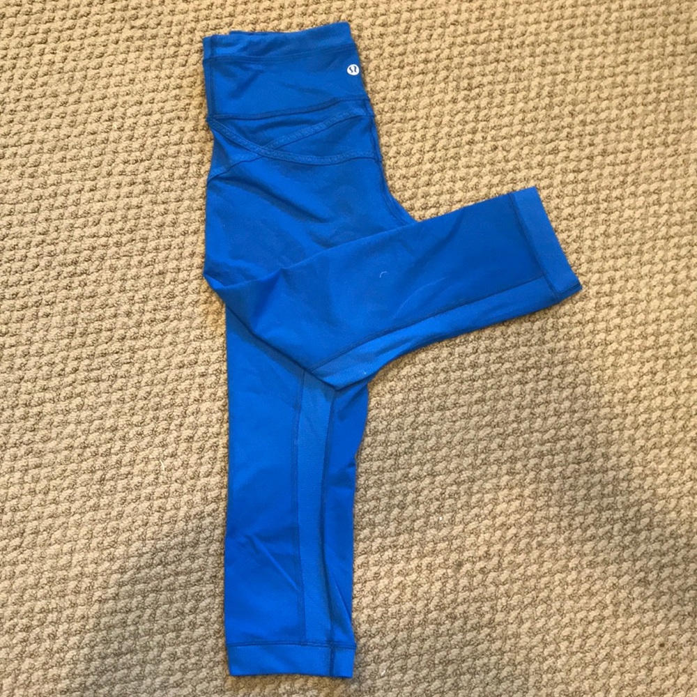 Rare Lululemon blue crop leggings
